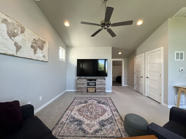 Building Photo - Spacious 2,511 Sq Ft Wilsonville Townhome with Vaulted Loft, Modern Kitchen & Attached Two-Car Ga...