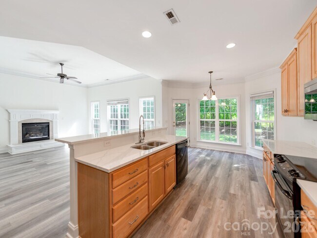 Building Photo - 533 Montgrove Pl NW