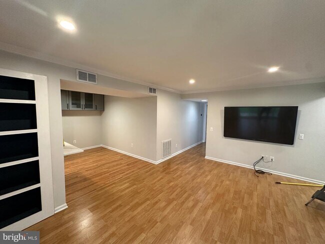 Building Photo - 115 Prosperity Ave SE