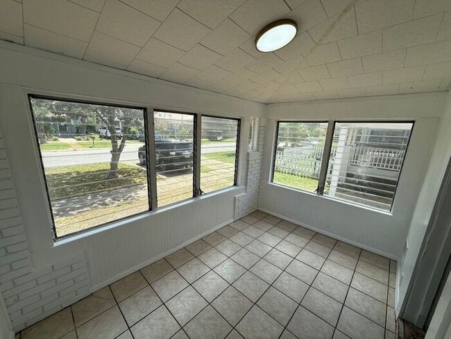 Building Photo - Pensacola - East Hill - 2 Bedroom, 1 Bathroom