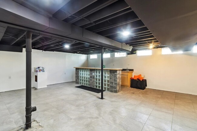 Building Photo - 5242 Cedarhurst Dr