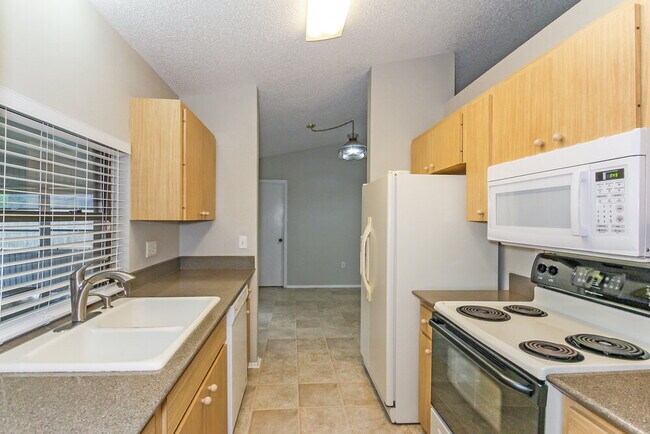 Building Photo - 3116 50th Ave Dr E