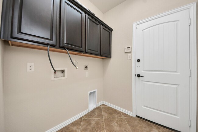 Building Photo - 12131 Cove Ridge Ln