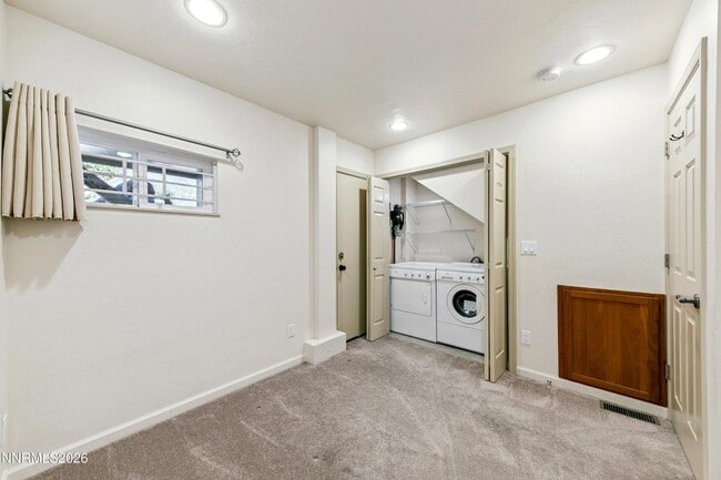 Building Photo - 215 Clubhouse Cir