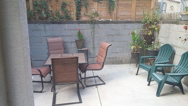 Building Photo - 1639 Carpenter St