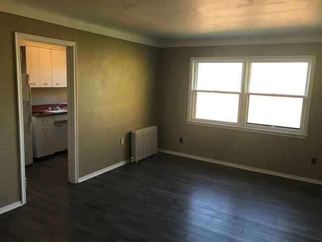 Building Photo - Upper level 1 bedroom available in West St Paul!!