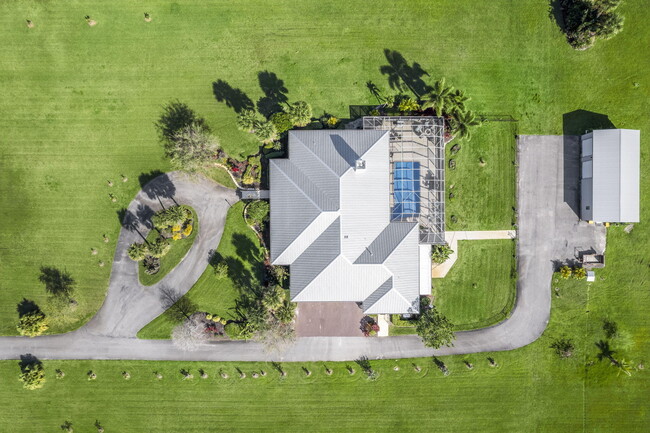 Building Photo - 8135 White Fences Ln