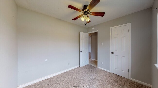 Building Photo - 1107 Braeswood Dr