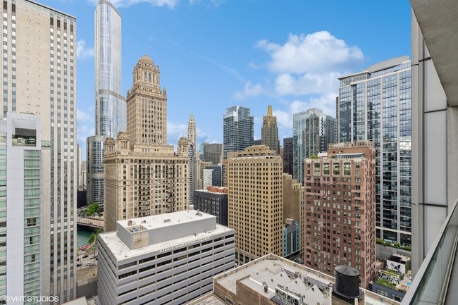 Building Photo - 8 E Randolph St