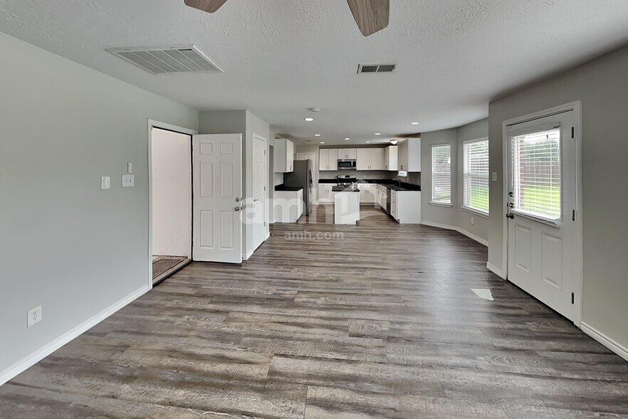Building Photo - 14006 Honey Bee Ct