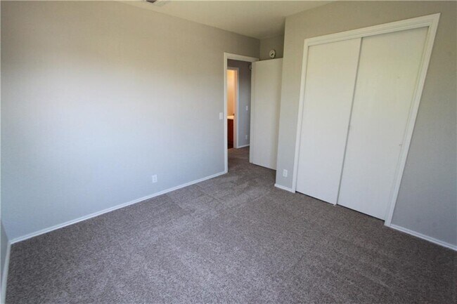 Building Photo - 122 Bayliss St