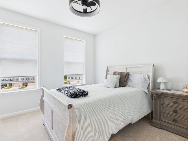 Building Photo - 642 Brookwood Glen Terrace