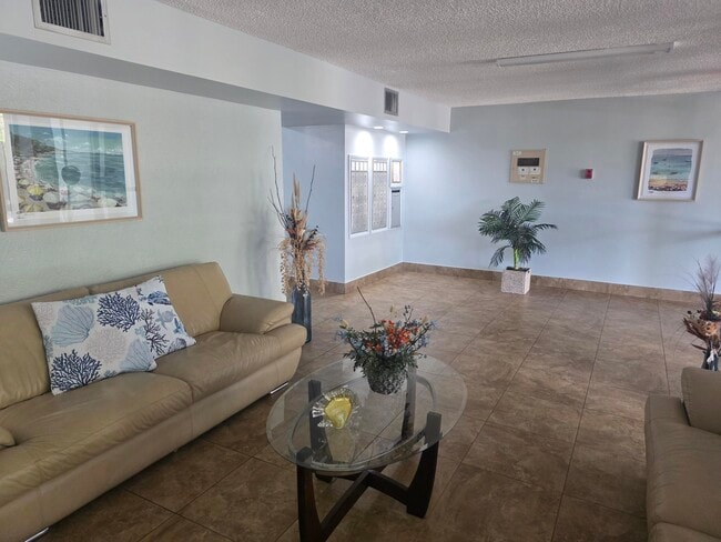 Building Photo - 2731 Taft St