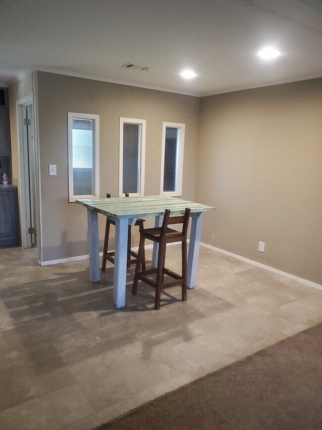 Building Photo - 1118 Meadowlark Dr