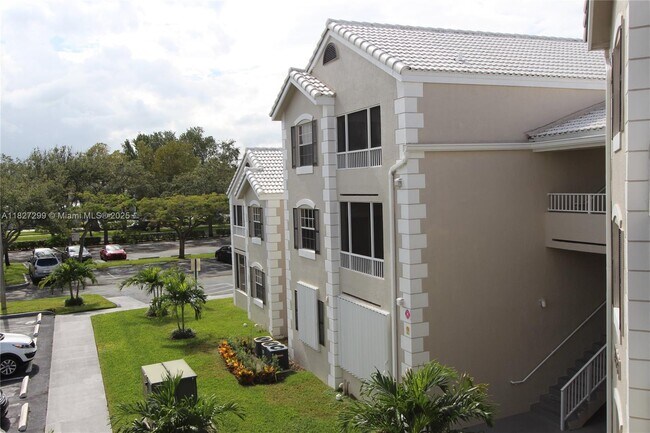 Building Photo - 2881 N Oakland Forest Dr