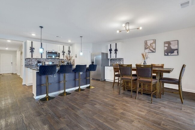 Building Photo - 4 Bed, 2 Bath Gem in Park West!