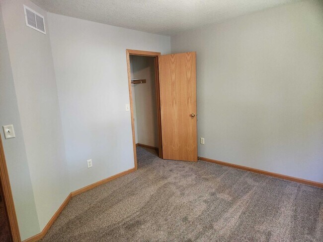 Building Photo - 1040/1044 4th St SE, Forest Lake, MN 55129 (duplex)