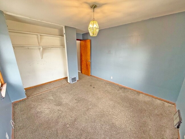 Building Photo - 3 BED 1 BATH BEAUTIFUL SINGLE FAMILY HOME ...