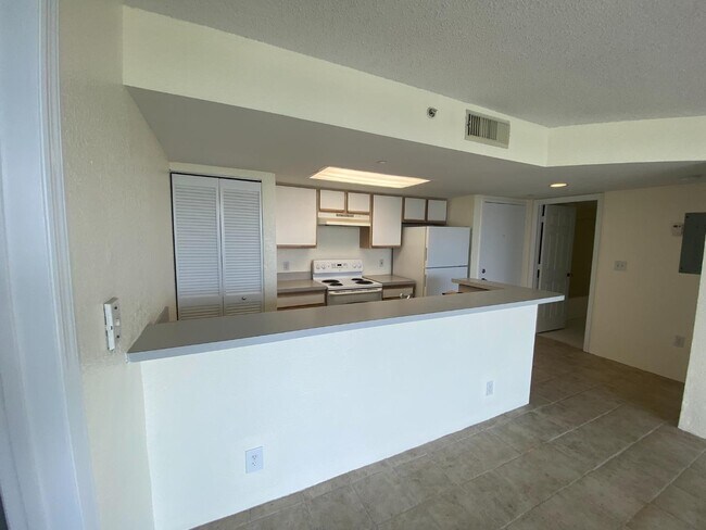 Building Photo - 3655 Seaside Dr
