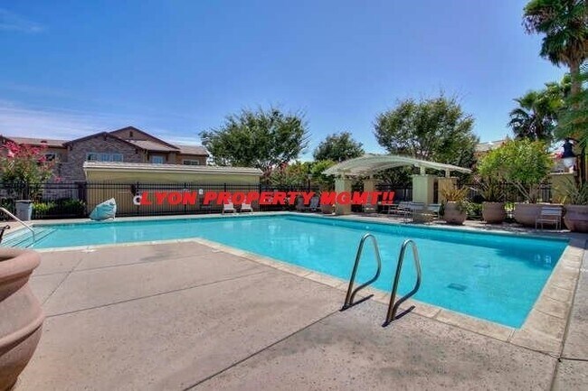 Building Photo - 3301 N Park Dr