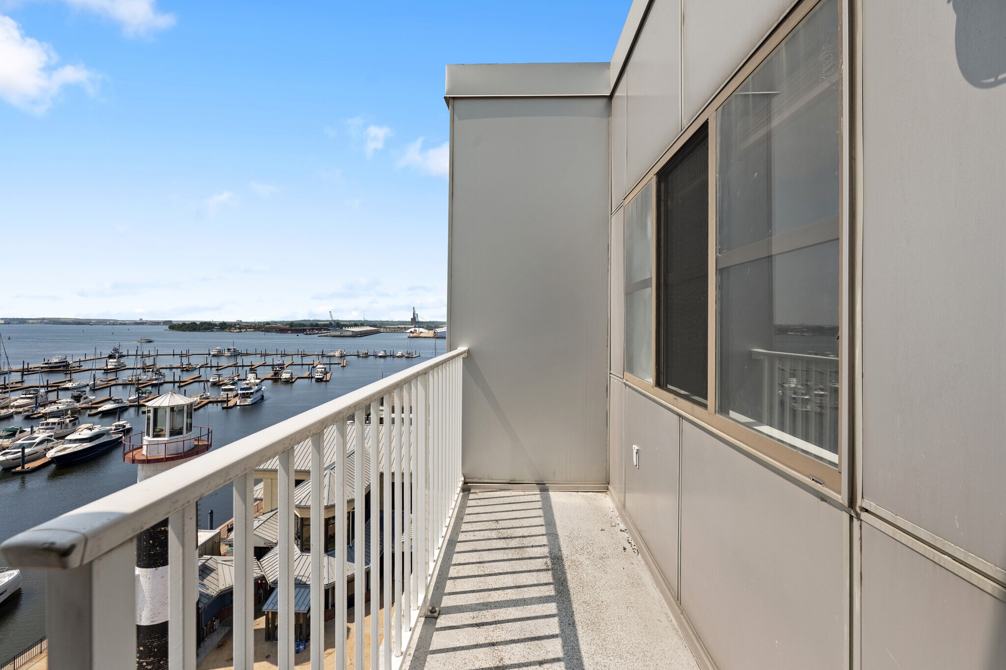 Building Photo - 2702 Lighthouse Pt E