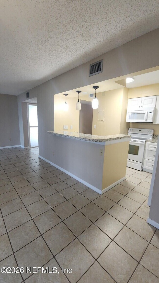 Building Photo - 27 Veronese Ct