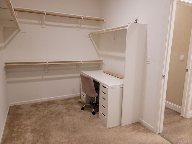 Building Photo - Lodi/Gated Community/Move in Ready