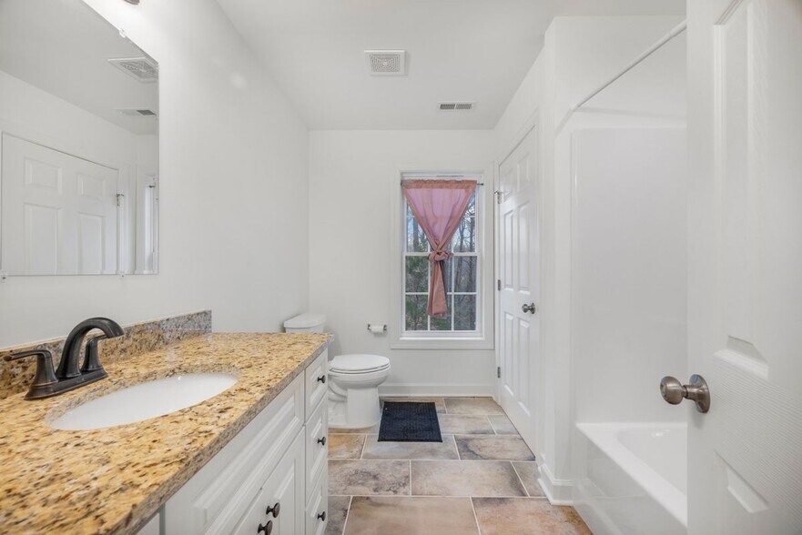 Building Photo - 4 Pasture Cir