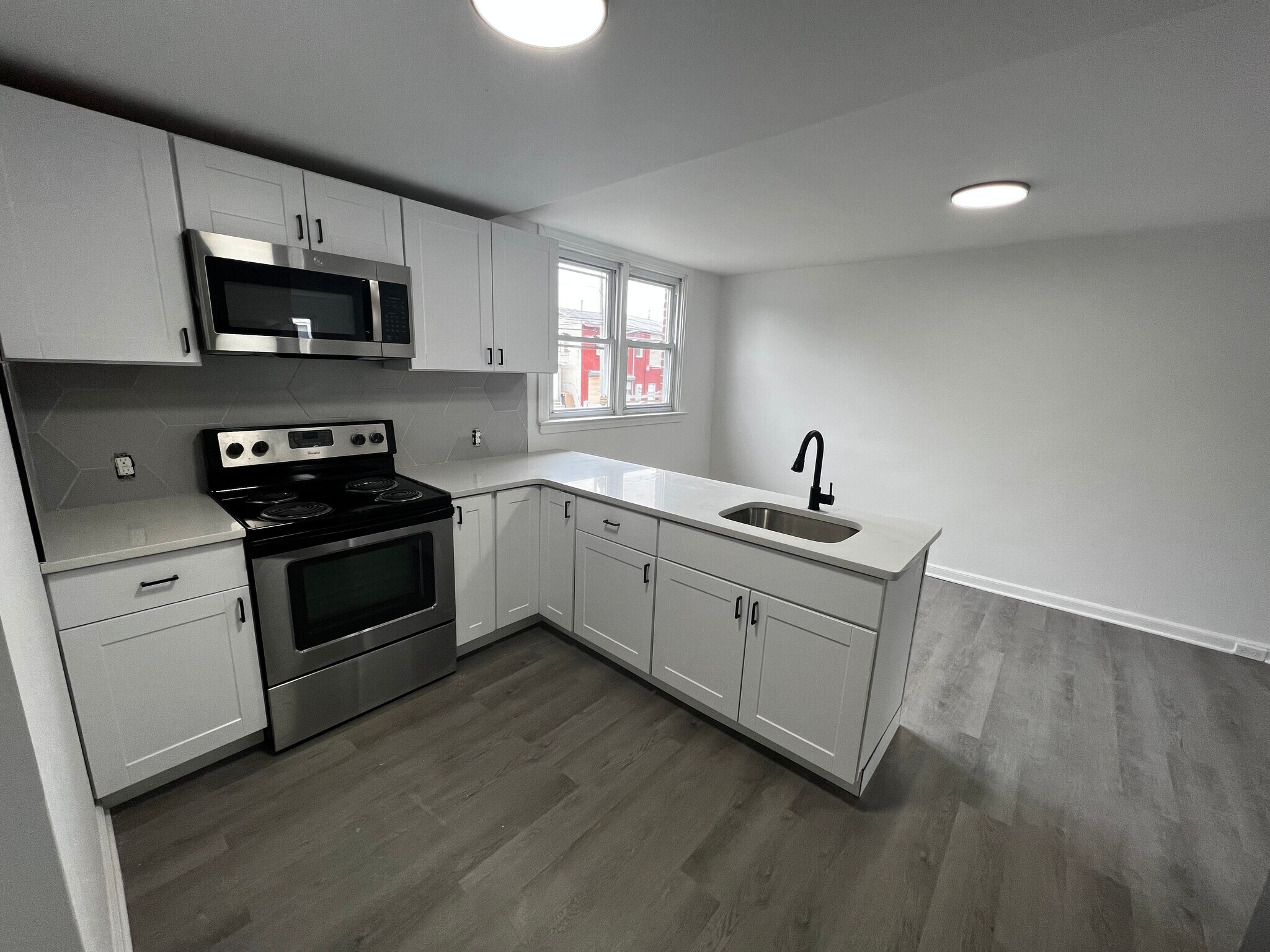 Building Photo - 817 Hughes St