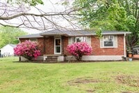 Building Photo - Beautiful 3 bedroom 2 bathroom brick home ...