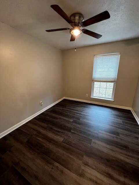 Building Photo - 5505 Baywood Dr