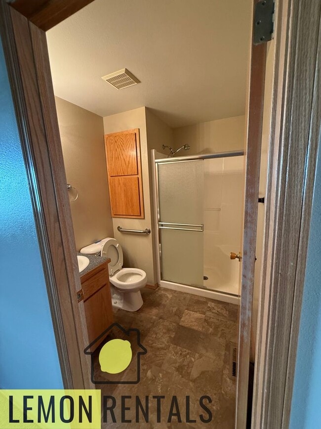 Building Photo - Three bedroom 2 bath house for rent