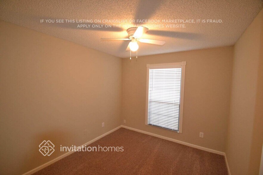 Building Photo - 3862 English Colony Dr N