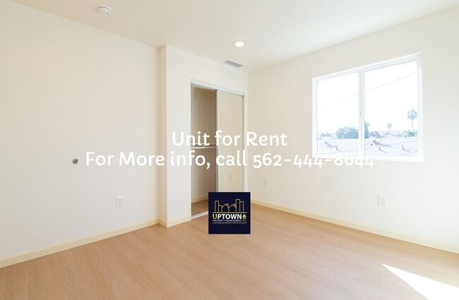 Building Photo - Townhome - 3 Bedrooms-2.5 Baths - Los Ange...