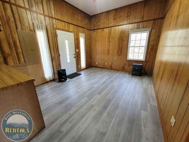 Building Photo - Two Bedroom Apartment on Shulls Mill Road