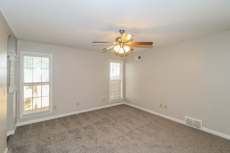 Building Photo - 7018 Cobblestone Dr