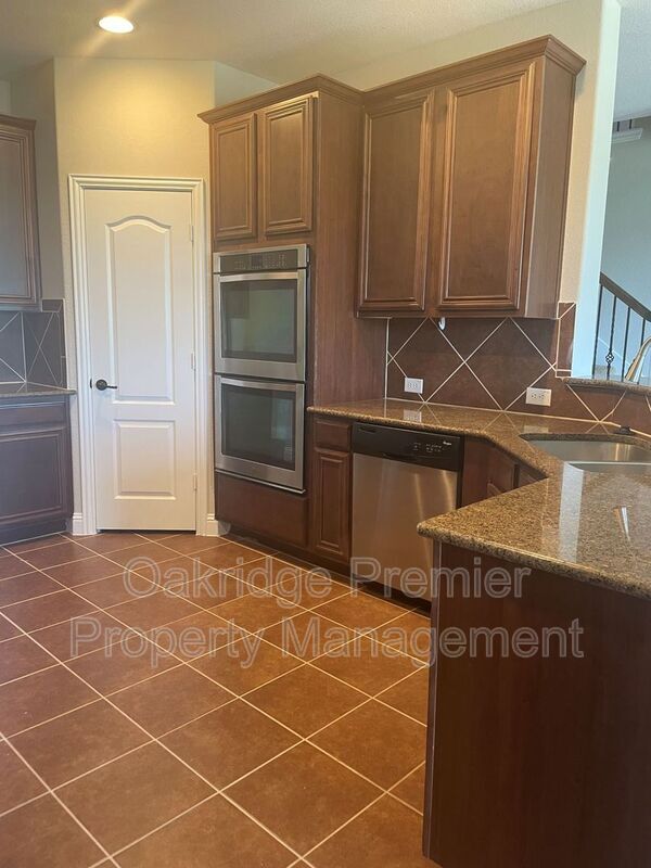 Building Photo - 811 Blue Quail Dr
