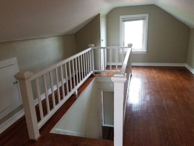 Building Photo - House East of Waynesboro