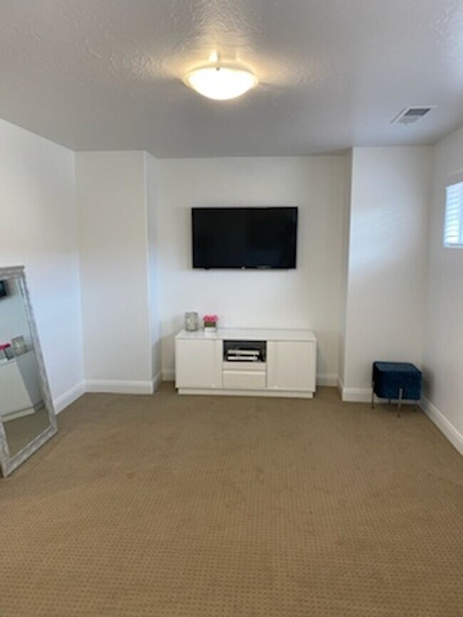 Building Photo - 1138 N Tesoro Aly