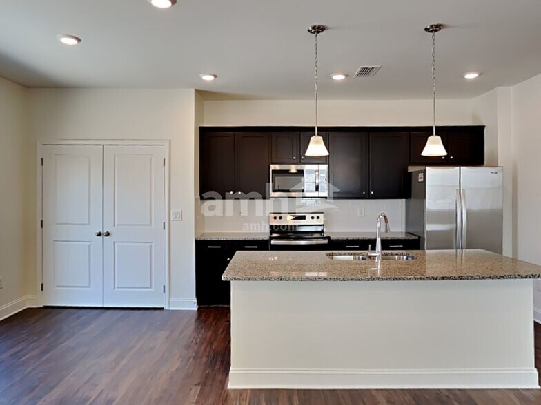 Building Photo - 593 Smt Vw Ln