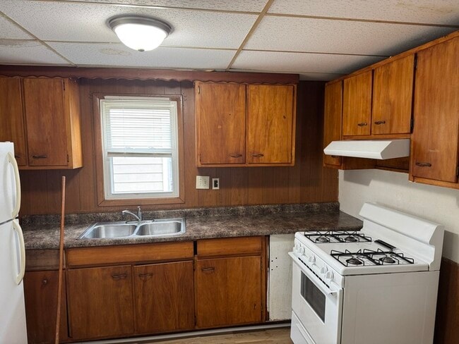 Building Photo - 2 bedroom 1 bath $1000