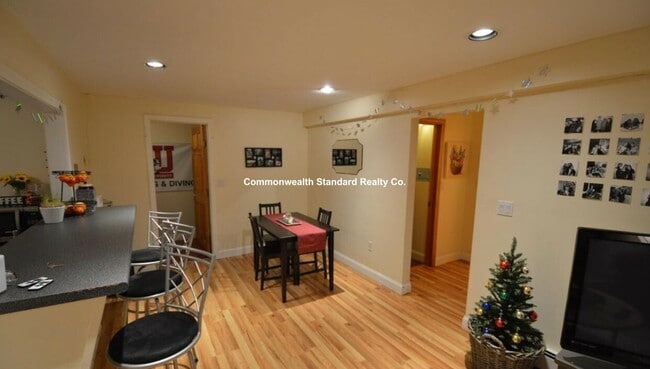 Building Photo - 94 Pleasant St