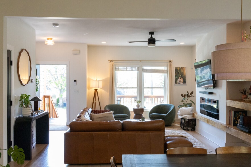 Building Photo - 3051 Hillside Rd