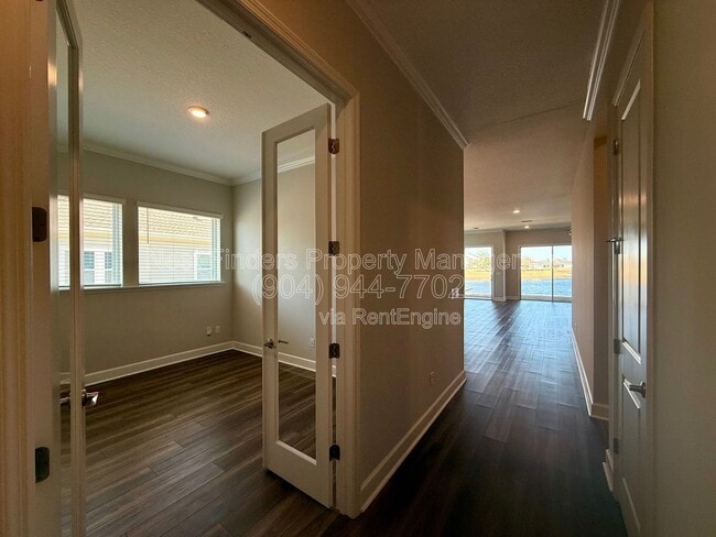 Building Photo - 10682 Aventura Dr