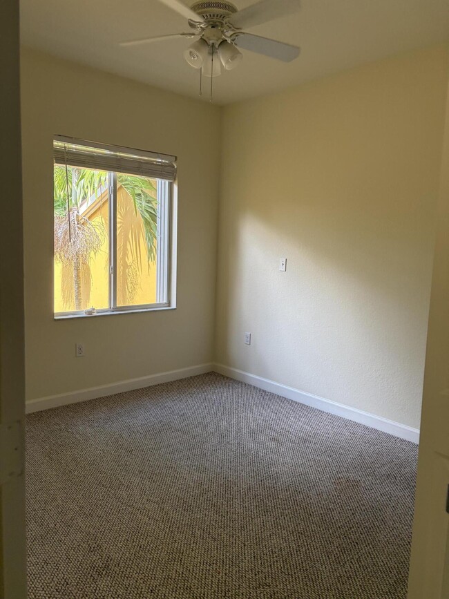 Building Photo - 4171 Gulfstream Rd