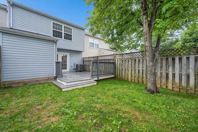 Building Photo - 411 Old Oak Pl