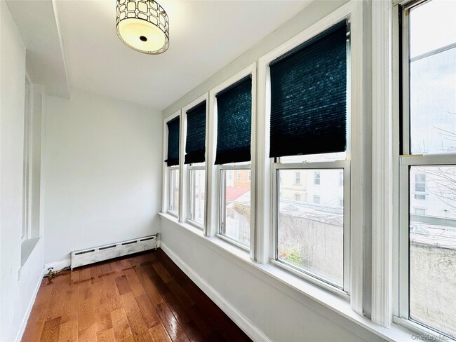 Building Photo - 71-20 66th Pl