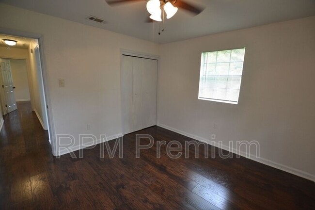 Building Photo - 1857 Theron Dr