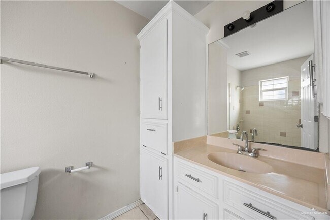 Building Photo - 24 Erica