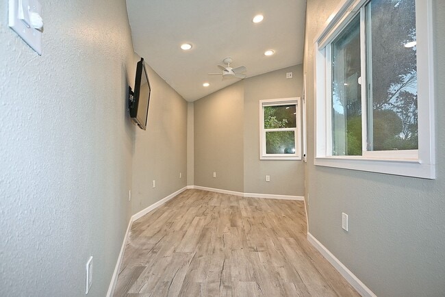 Building Photo - $3,950 -- STUNNING 4B/2BTH HOME IN BRIAR H...